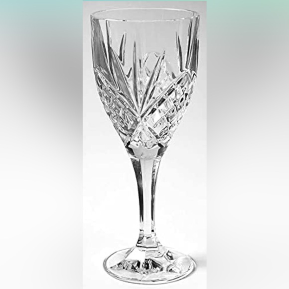 Set of 4 Godinger Dublin Glass Goblets - Perfect for Wine Lovers! - Picture 5 of 16